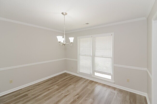 Foto del edificio - 9306 Chimneyrock Blvd.