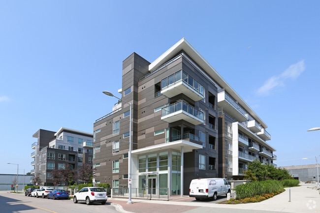 Building Photo - RIVA 3