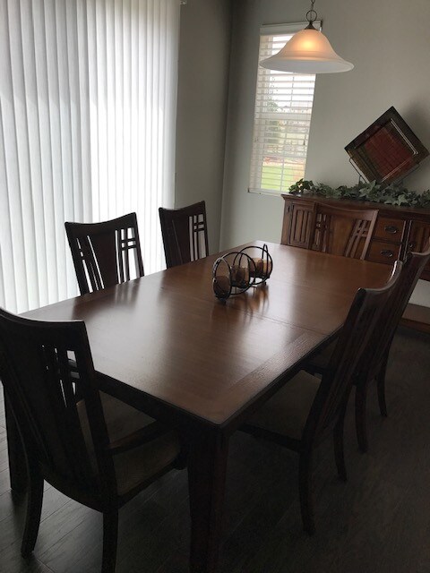 Foto del edificio - 8581 Allenbrook Dr