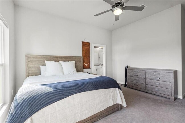 Foto del edificio - 15202 Cavalier Canyon Dr