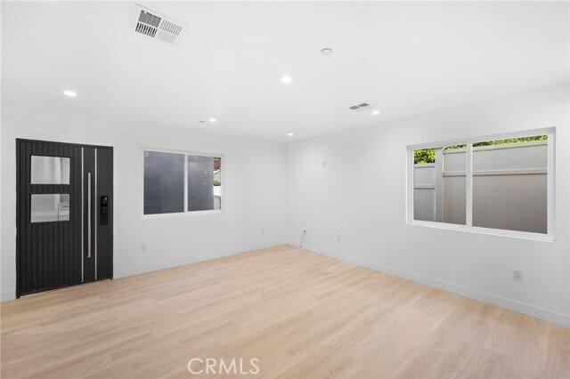 Foto del edificio - 3421 Montrose Ave