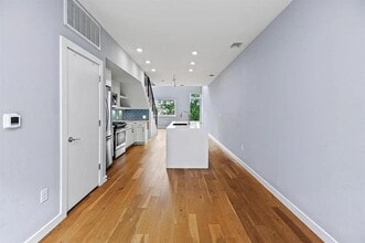 Building Photo - 2002 E 7th St