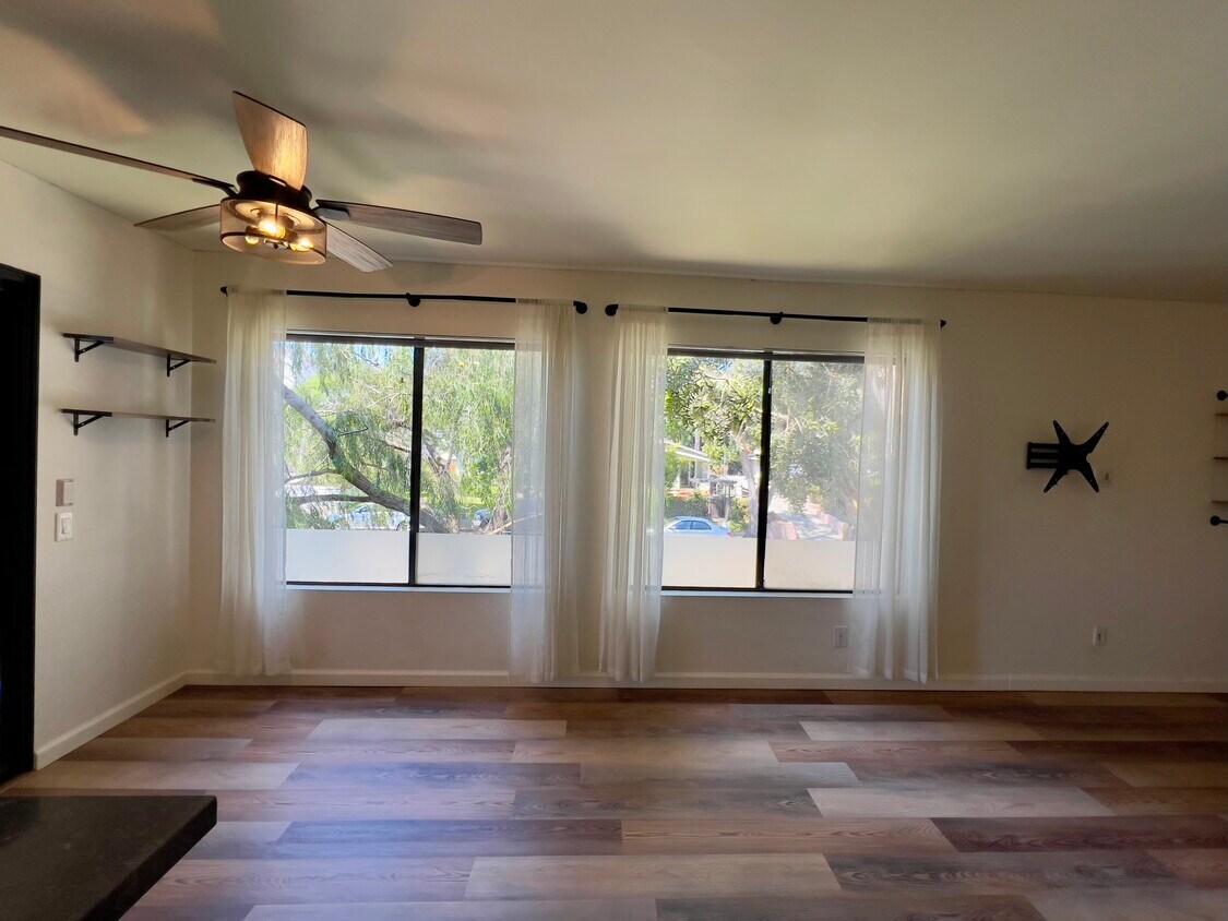 Foto principal - 2849 E St