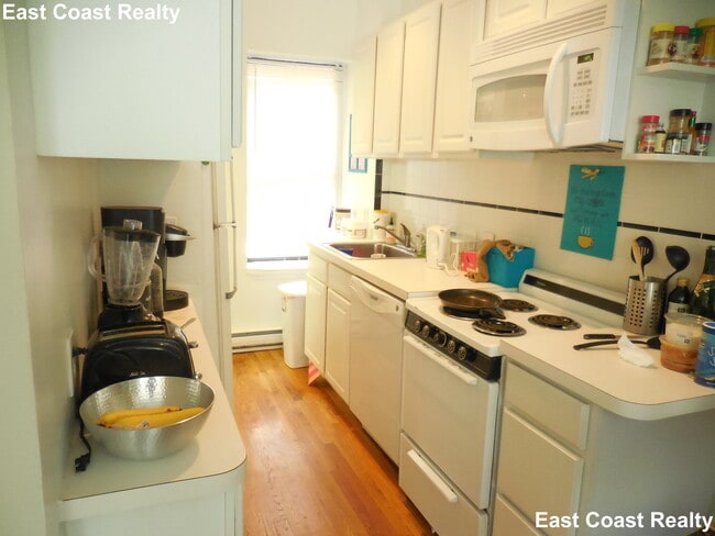 Foto del edificio - 57 Westland Ave