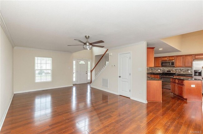 Building Photo - 15300 Parkgate Dr