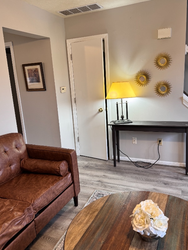 Foto del edificio - 91 Dickey Ave