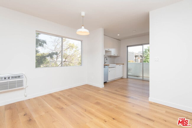 Building Photo - 5935 Chula Vista Way