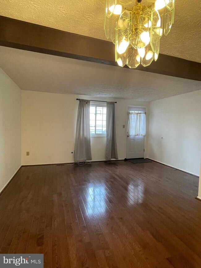 Foto del edificio - 8277 Crestmont Cir
