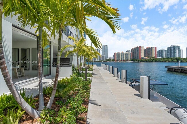 Foto del edificio - 4008 NE 167th St