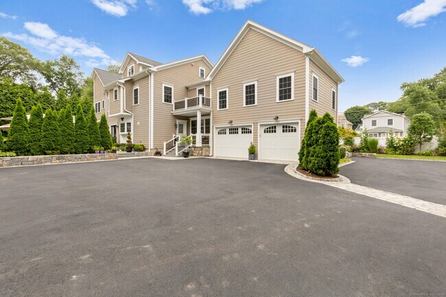 Building Photo - 354 Oaklawn Ave