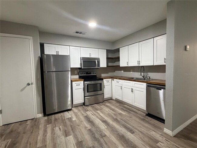 Foto del edificio - 445 Lakeside Pl