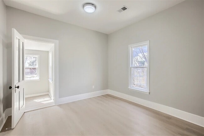 Foto del edificio - 526 W 5th St