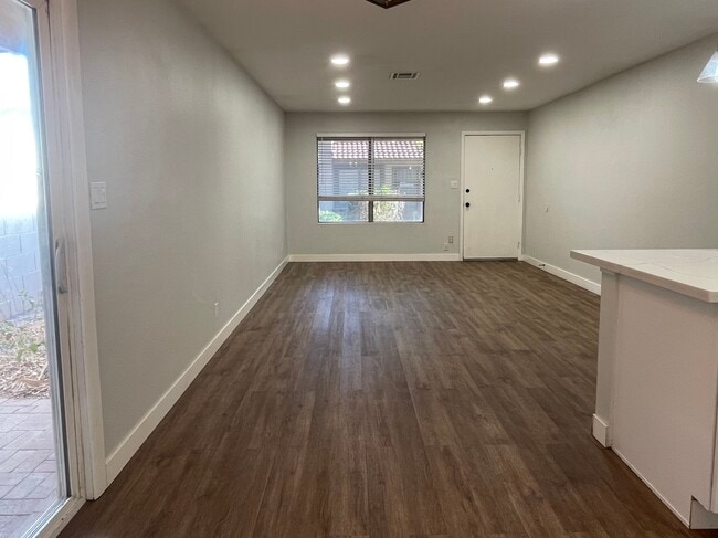 Foto del edificio - 1111 N 84th Pl