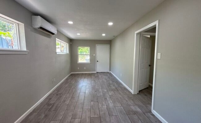 Building Photo - 3028 Francis St