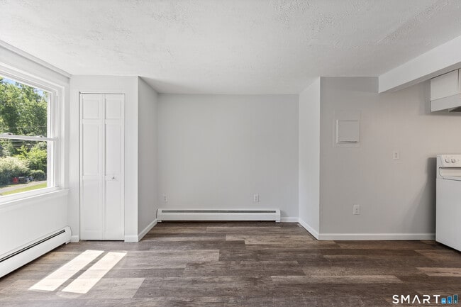 Building Photo - 9 Guiel Pl