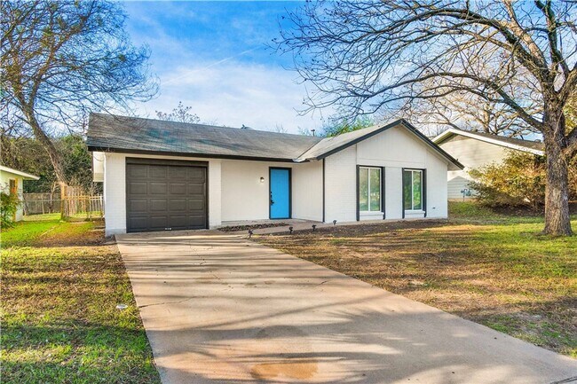 Building Photo - 4527 Creek Bend Dr, Austin, Texas 78744