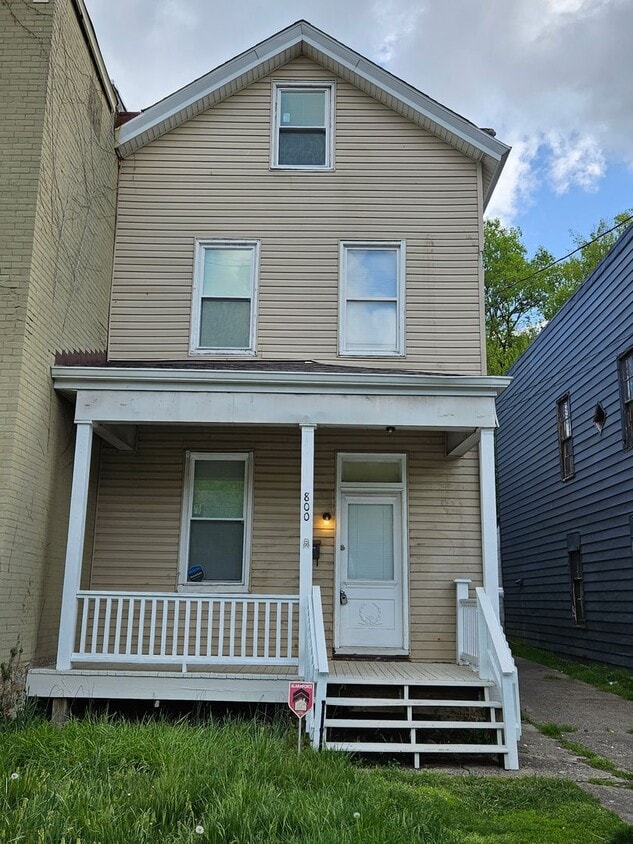 Foto principal - 800 Delhi Ave