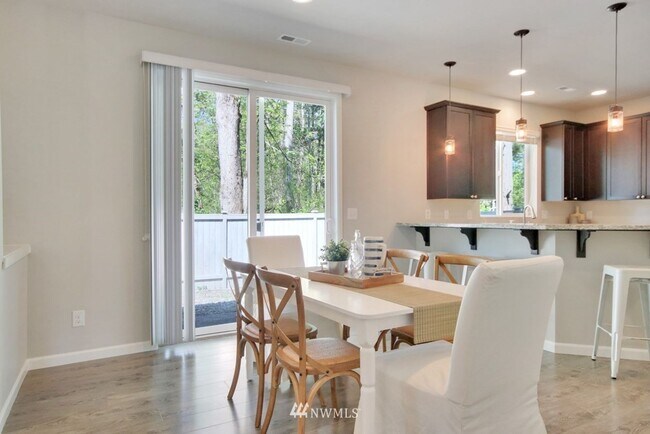 Building Photo - Listed For Rent