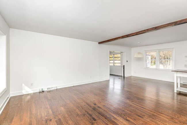 Building Photo - 6701 Lynmont Dr