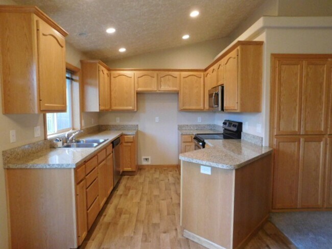 Foto del edificio - 3Bd/2Ba Single Story House - Available Soon!