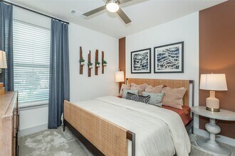 Building Photo - 698 Basilica Bay Dr