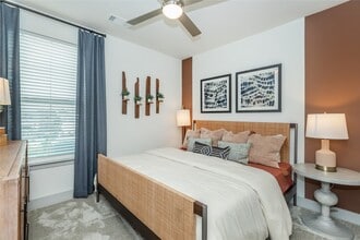 Building Photo - 698 Basilica Bay Dr