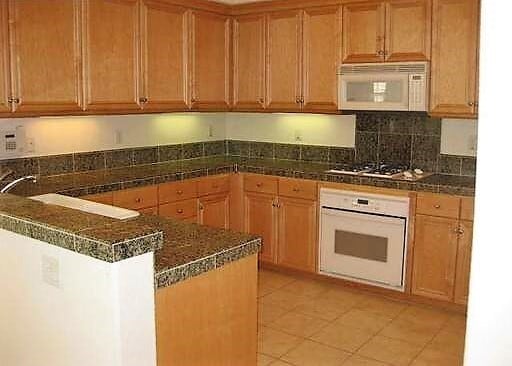 Building Photo - Beautiful Windemere Town Home w/ Den