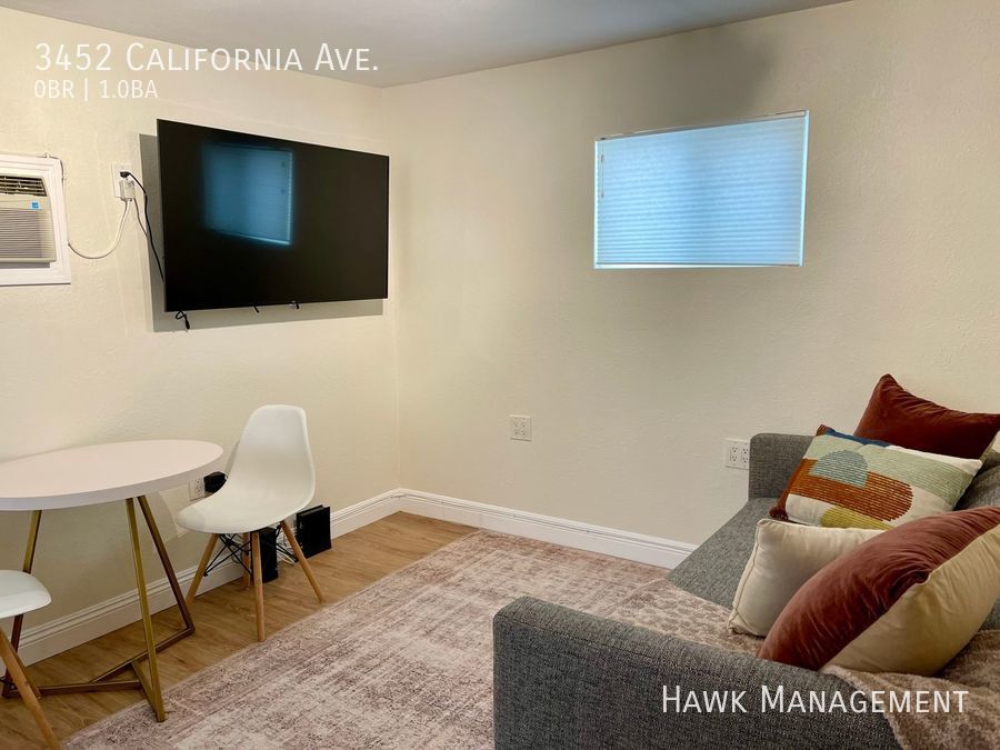 Primary Photo - Super Cute Studio with Outdoor Space!