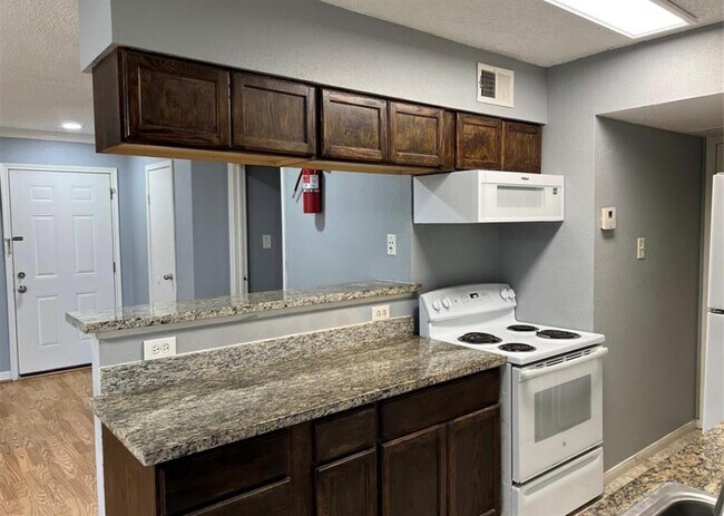Foto del edificio - 2750 Holly Hall St