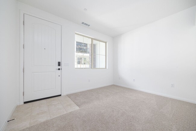 Building Photo - 1749 Laurelwood Wy