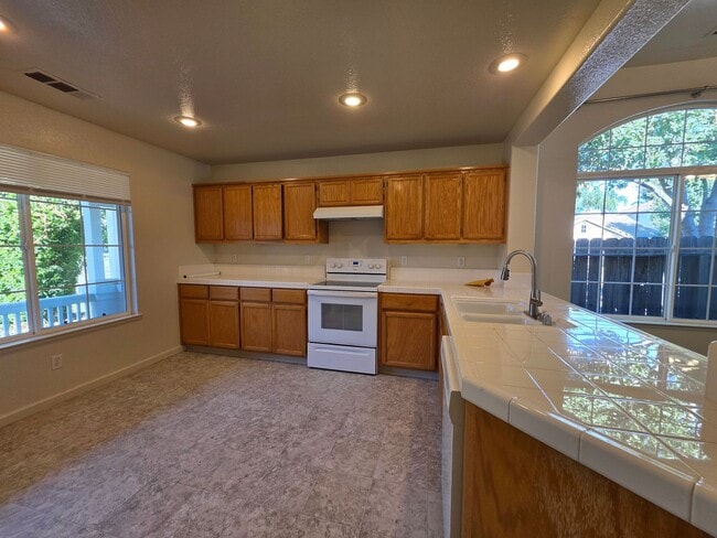 Building Photo - Single Story home in Sylvan Schools!
