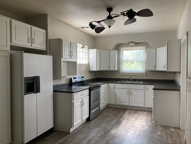 Spacious Kitchen, with plenty cabinets - 5374 Odell St