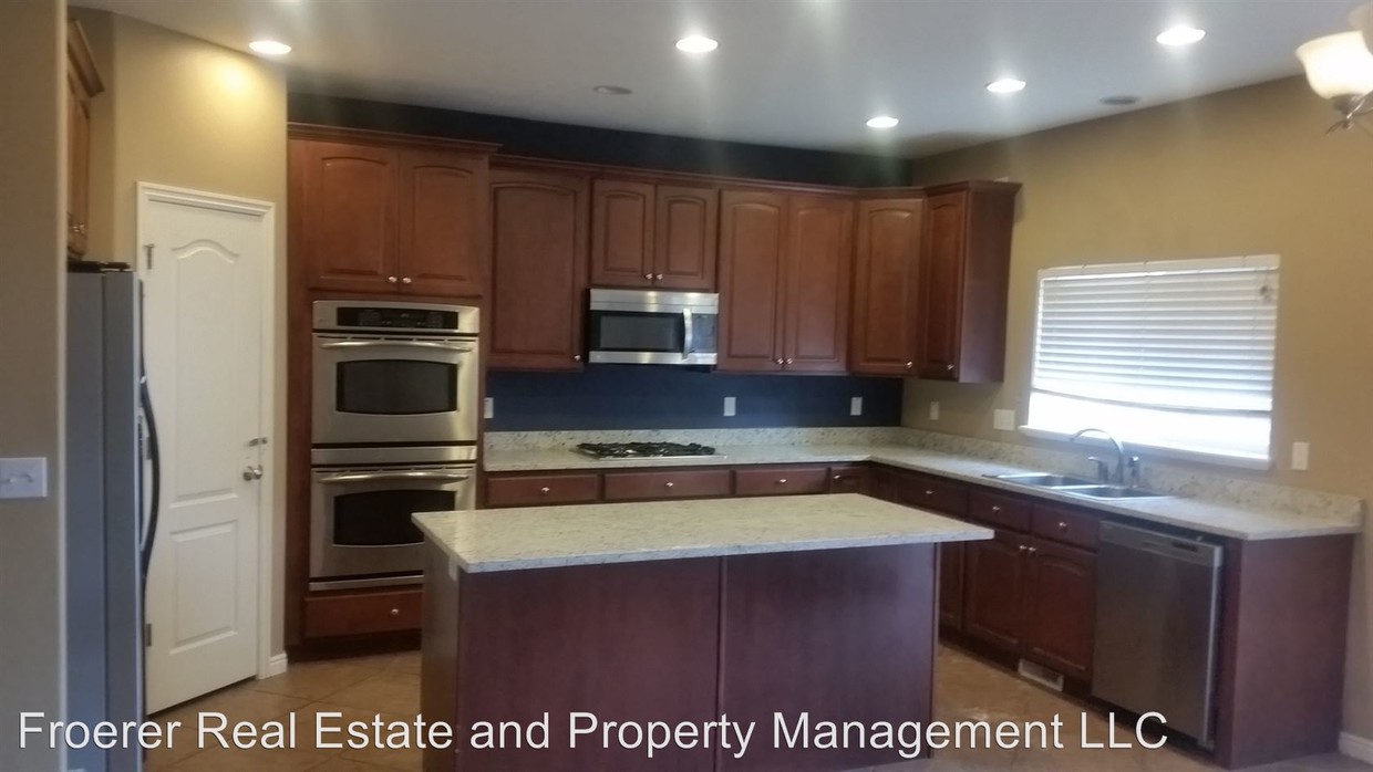 Foto principal - 985 Brinley Ln