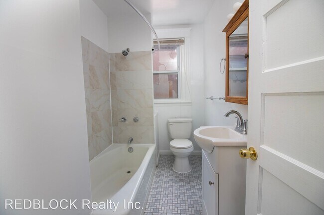 Building Photo - 3 br, 1.5 bath House - 2828 Bridge ST