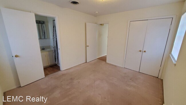 Foto del edificio - 2 br, 2 bath House - 5210 Hillside Road Un...