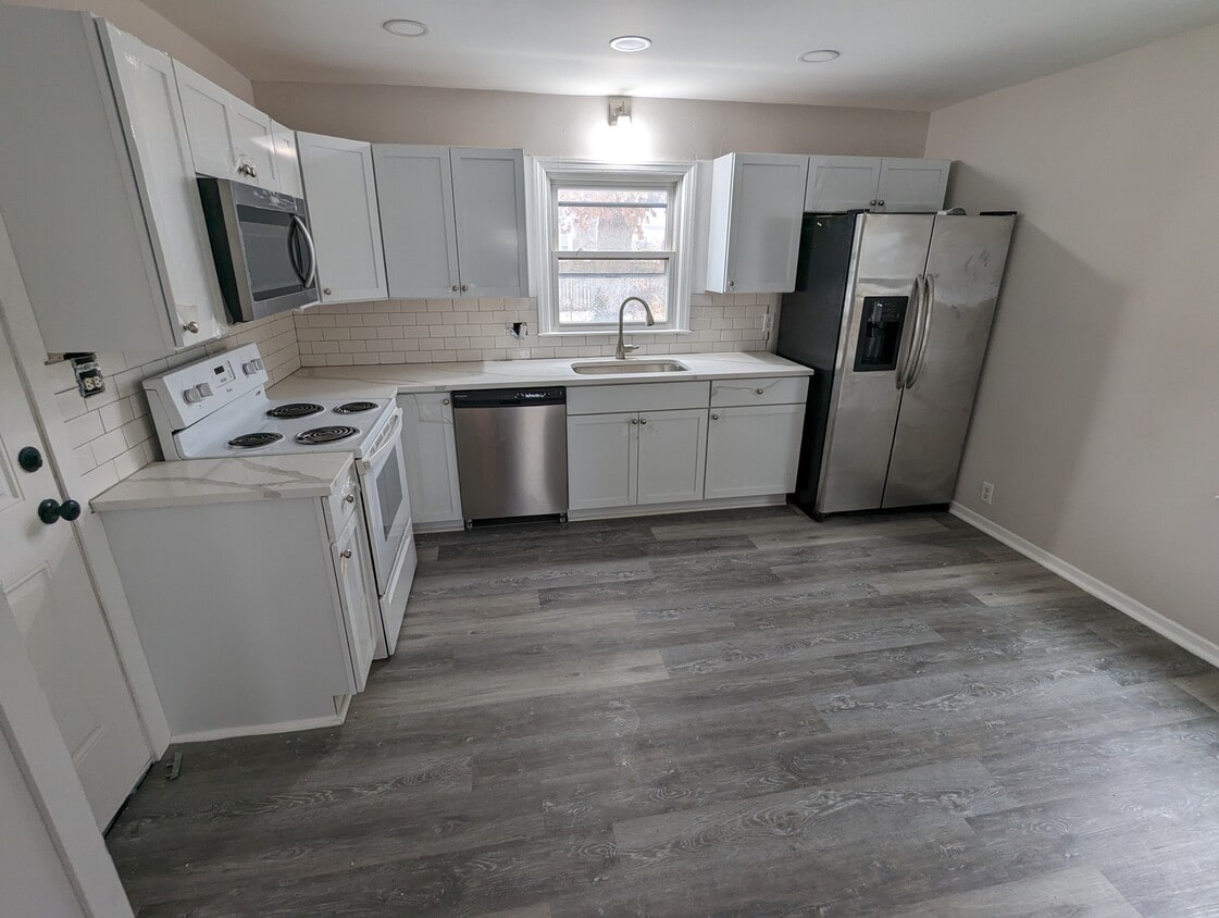 5601 37th Ave, R3, Kenosha, WI 53144 Townhome Rentals in Kenosha WI