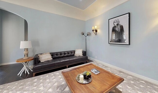 Building Photo - 216 S Orange Dr