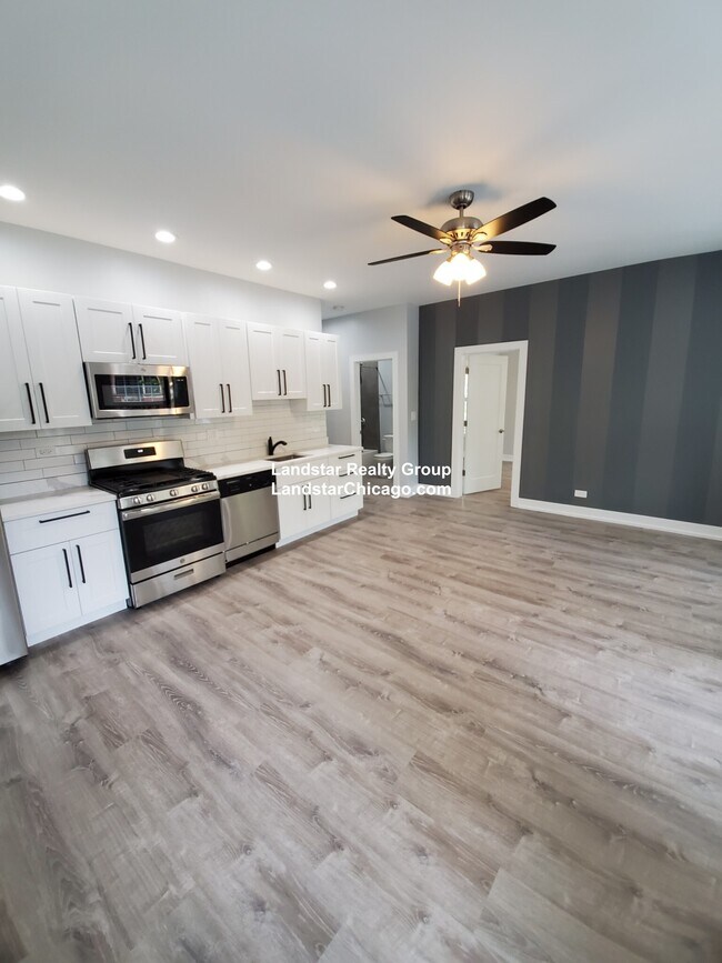 Foto del edificio - 1055 W Glenlake Ave