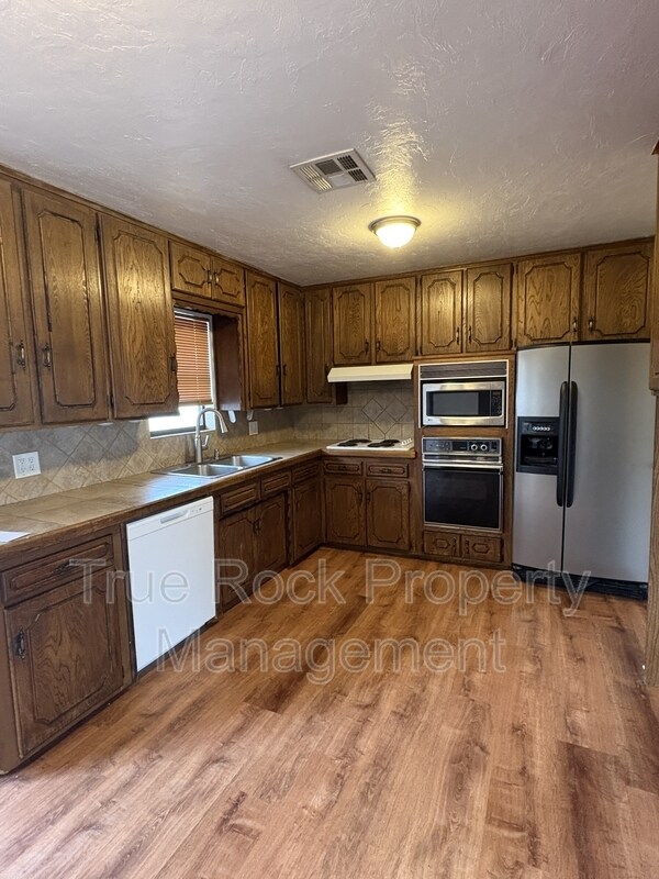 Foto del edificio - 403 S Hillcrest St