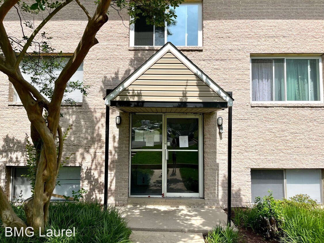 Primary Photo - 2 br, 1 bath House - 5426 85th Ave Unit 202
