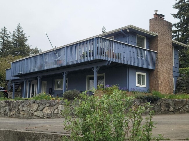 Building Photo - Silverdale Home with a View!