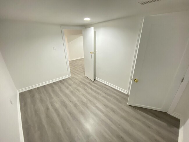 Photo du bâtiment - 34 Gladstone Ave