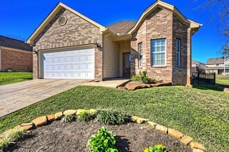 Building Photo - 108 Cove Cir