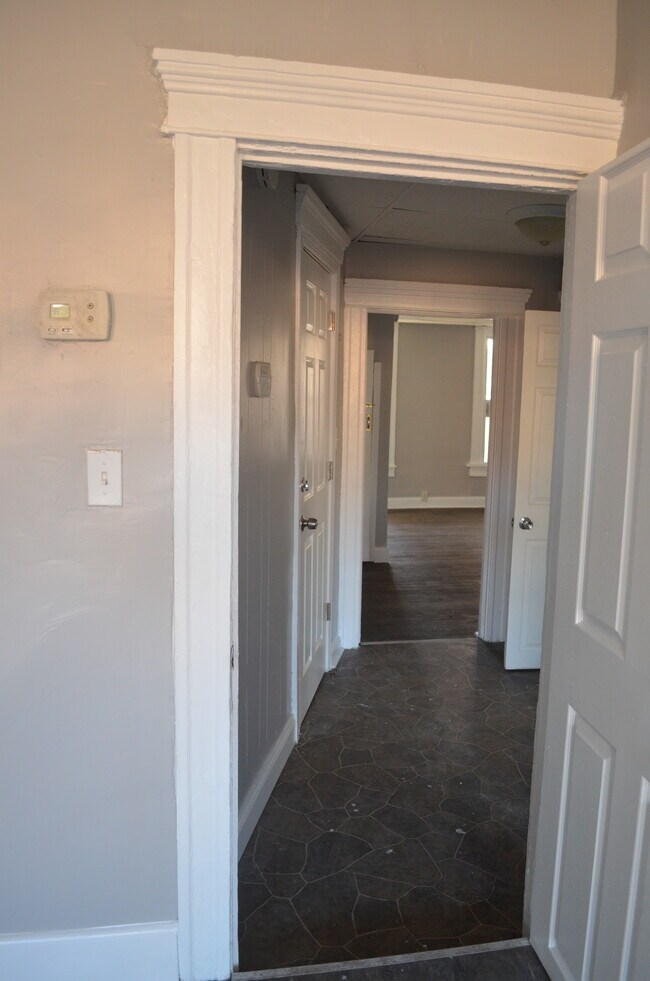 Building Photo - Brookfield Avenue #2