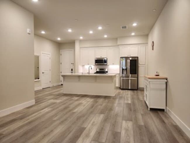 Foto del edificio - Upscale 2/2 Apartment in The Cannery!-$500 Off 1st Month's Rent