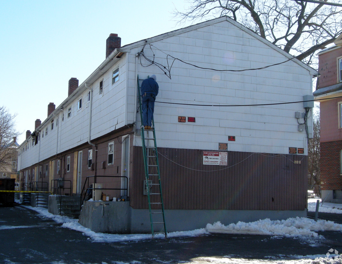 Building Photo - 638-640 Garden St