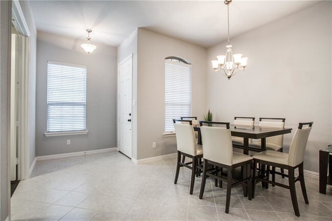 Building Photo - 747 Emily Ln