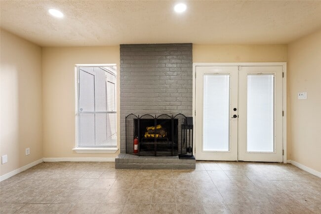 Building Photo - 5921 Arncliffe Dr
