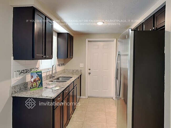 Building Photo - 2834 Linwood Dr