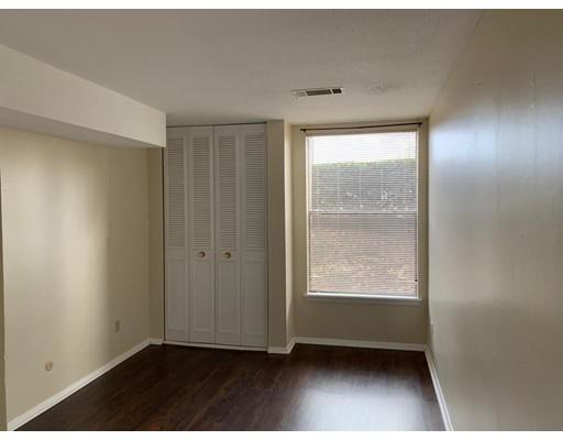 Building Photo - 44 Shrewsbury Green Dr